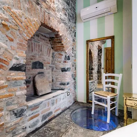 Antica Roma - The House Of Travelers