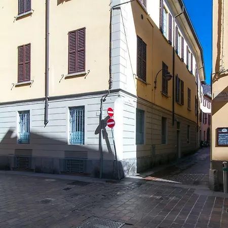 Antica Roma - The House Of Travelers * Como